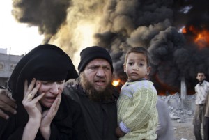 Palestinian family flees from Israeli bombing